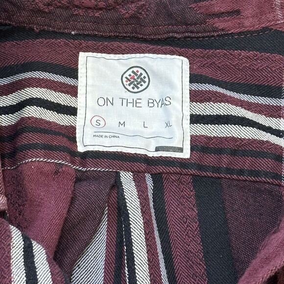 On the Byas Mens Plaid Button Shirt S Southwestern Aztec Skater Barn Chore Rodeo - Picture 6 of 9